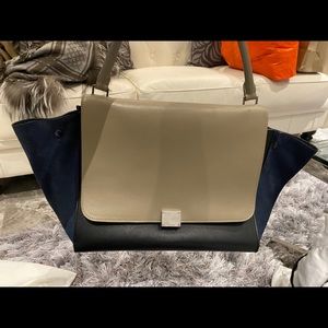 Celine trapeze